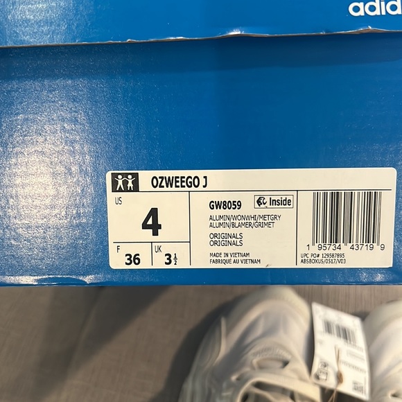Adidas Ozweego J. NWT size 4 men’s/woman’s 6 - Picture 9 of 11